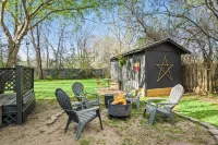 Cozy bungalow in charming Old Town Tomball Hotels near Tomball Parkway Plaza