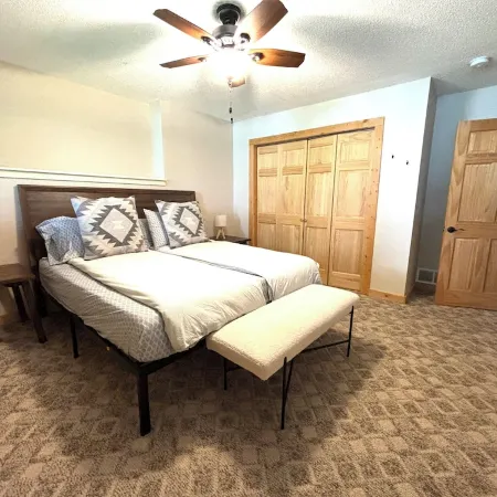Spacious 4-bedroom light-filled house in Pine City on Lake Pokegama