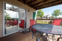 Welcome to our Cozy Getaway! Next to SDC just minutes from ALL Branson offers.