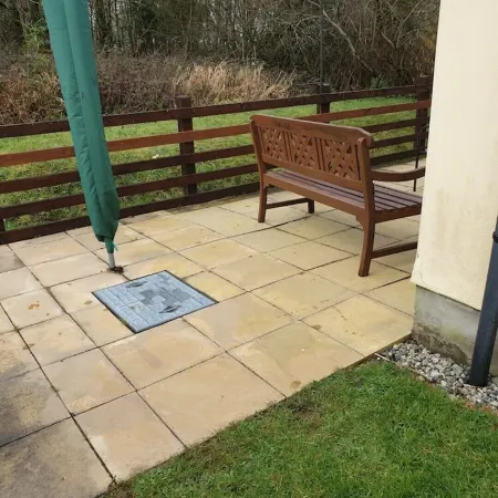 Large 3 bed bungalow set in Woodland grounds near Tamar lakes and local beaches