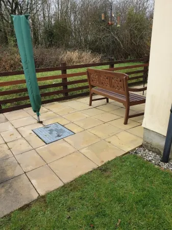 Large 3 bed bungalow set in Woodland grounds near Tamar lakes and local beaches