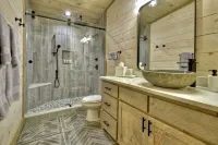Keturah's Creek - Luxury Couples Tiny Cabin - 8 acres