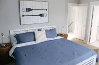 Poolside. Winter DISCOUNTS. Beach, Hot Tub, Porch & Relax!