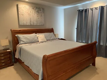 3/2.5 Townhome Near Downtown Bristol, TN Отели в г. Бристоль