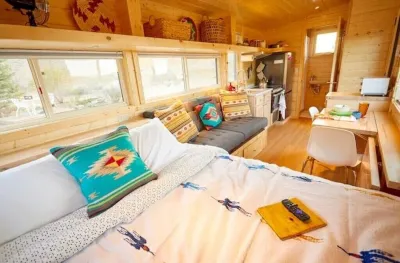 Rio Tiny Home w Mountain View, Hot Tub,  2 miles to Black Rock Hot Springs