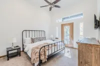 Entertainment District -Walk to Stadiums - Near Six Flags -Sleeps 8 - Parvekkeita