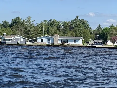 Amazing waterfront and sunset views! Отели рядом с достопримечательностью «Заказник Хилднер-Бирс»