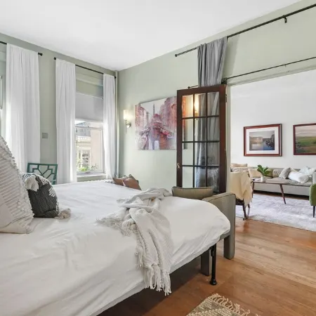 Downtown Apartment! Large, Cozy, Family friendly private oasis in city center!