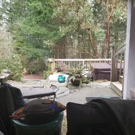 Woodsy Retreat has the trail to the temperate rain forest, and outdoor spa.