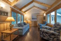 Private Retreat in the Woods Hotels in Liberty Grove