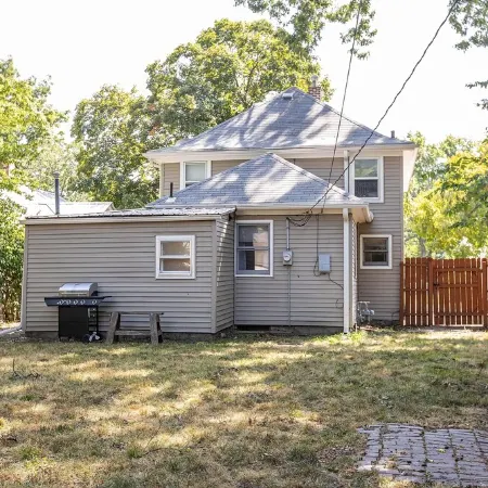 2 King Beds! Center of town! Pet friendly