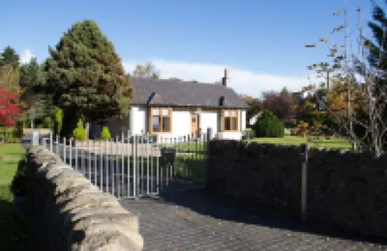 Millbank Cottage - a lovely holiday home with a large garden Hotels near Moyness Nurseries