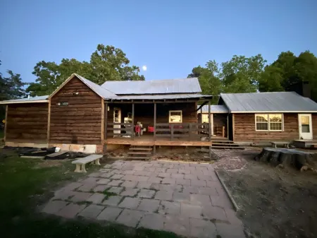 Whiffletree Farmhouse Just 2 Mins Off I-26 & 8 Mins from D-Town Spartanburg!