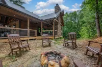 Splashtastic Cabin Indoor Pool + Outdoor Fireplace+ Theatre