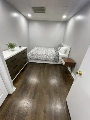 Renovated 3 Bedroom 6 bed unit with onsite parking
