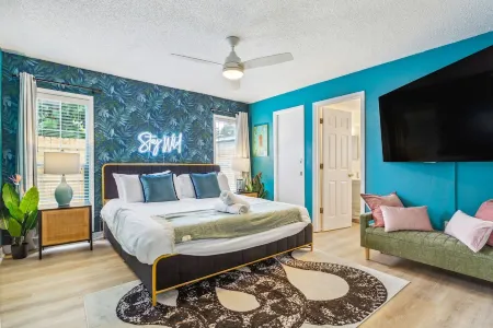 Clearwater Heated Pool, Mini Golf, Game Room!