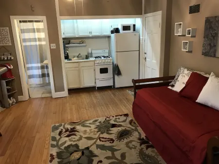 Douglas Ave Flat Отели рядом с достопримечательностью «Государственный университет Айова»