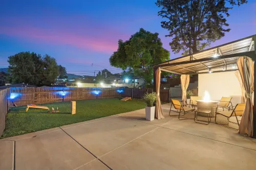 Panoramic Mountain View Oasis with Pool!! Serene 4 bedroom Newly remodeled home! Hotels in Winter Gardens