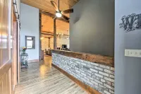 Beautiful Downtown Home - 2 Blks from Lake