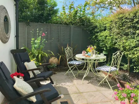 Luxury one bedroom thatched holiday cottage Dorset