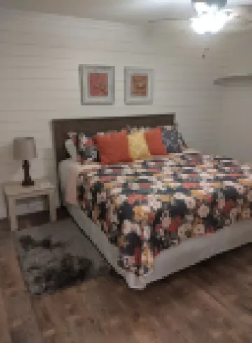 The Corner Cottage with Private Fishing Pond