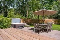 The King Ranch, Hot Tub, King Beds, Fireplace, Just outside of Traverse City