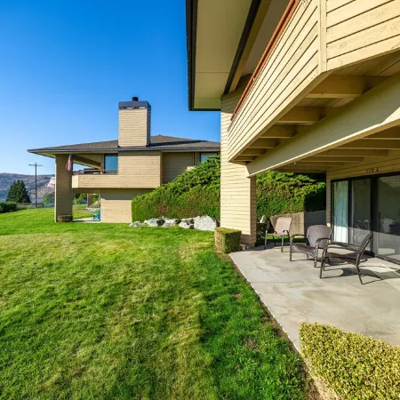 Wapato Point Halmalka Condo 510-A, 3 bed 2 bath, Sleeps 8,  Next to Outdoor Pool