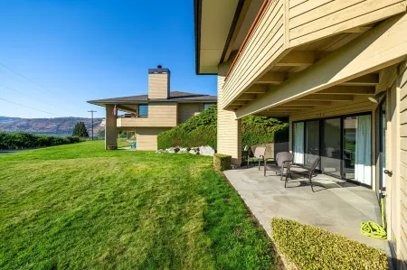 Wapato Point Halmalka Condo 510-A, 3 bed 2 bath, Sleeps 8,  Next to Outdoor Pool