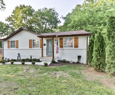The White Goose Cottage in Downtown Franklin