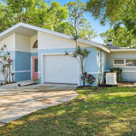 Clearwater Game House! Heated Pool, Bowling, Golf!