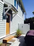 Modern 2B Carriage House 300' from the beach, walk to restaurants, sleeps 4
