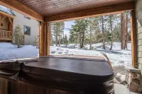 Mountain Luxury Retreat in the heart of Mammoth Lakes- Ski, Golf, and more!