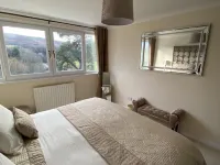 Beautiful cottage in the heart of Rhayader with riverside views ( pet friendly) Hoteles en Rhayader
