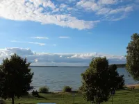 Beach house, 200 square meters. Wf., Directly on the Plauer See, Müritz, 30m to beach, Sky Hotels in Funfseen
