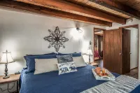 Northern Star - Unique Cabin, Hot Tub, Pets okay, close to Skiing, Track, Casino