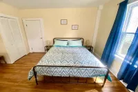 Cheerful 3-BR 2-full BR home close to Downtown