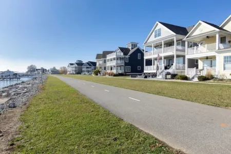 Newly renovated 2-bedroom cottage by the lake