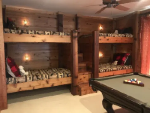 Wildwood Cabin - Sleeps 14, Mountain Views