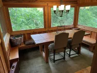 Relaxing log cabin retreat!Private hot tub, Fido Friendly,WI-FI,Snomobile access
