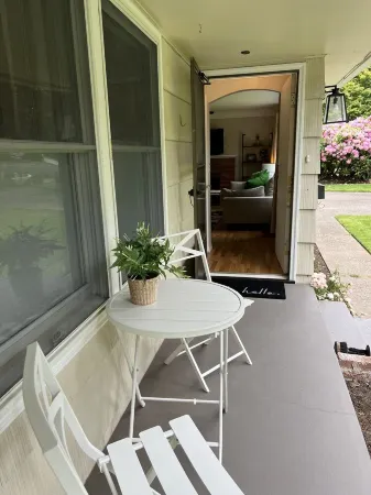 Spacious, Stylish, Quiet, Two Bedroom - Autzen/Oakway/Kid-Friendly Отели рядом с достопримечательностью «KLCC»