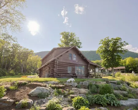 Guesthouse Cabin vacation rentals in Berkshire County 設菲爾德酒店