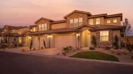 Desert Family Fun! Resort Pool+ 2 Huge Family Rooms, AirHockey, Scooters