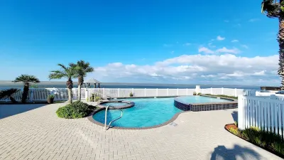 Beautiful And Cozy Bayfront Getaway at Port Isabel