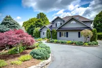 Ski Mountain Spacious Home with Views