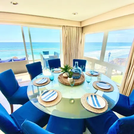 5 Br Large Beach House, Beachfront with Fire Ring, Walk to Restaurants