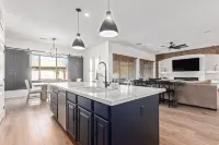 Large Glendale Home with Pool, Sleeps 11, Near Cardinals Stadium, Pets Allowed