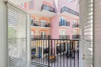 European Village Beach Retreat, minutes from the beach and local attractions! - balcony