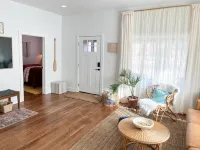 Bungalow walking distance to Norman's downtown Main Street