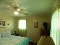 A Short Walk to the Dauphin Beach, 20% Discount for a Month Stay ,Pets Welcome