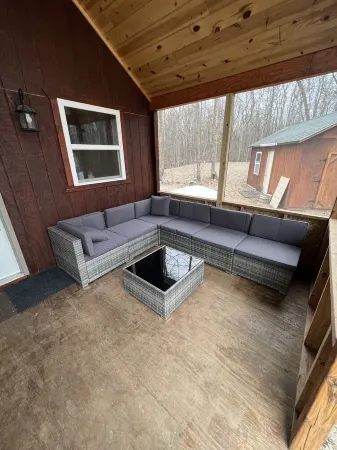 Quiet cabin minutes from UPPER RED LAKE and major resorts